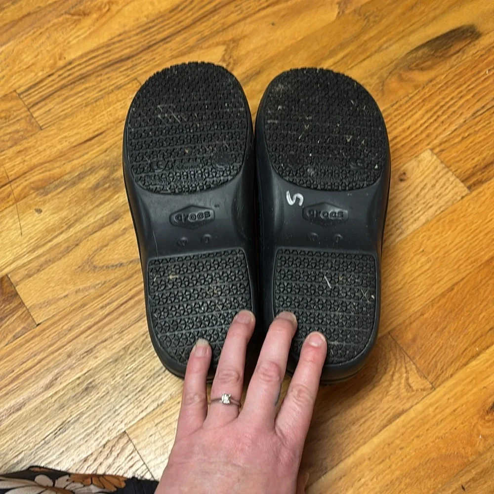Crocs Neria Pro II Black Floral Clogs - Picture 4 of 5